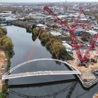 UK: crawler crane raises Trent arch bridge logo 